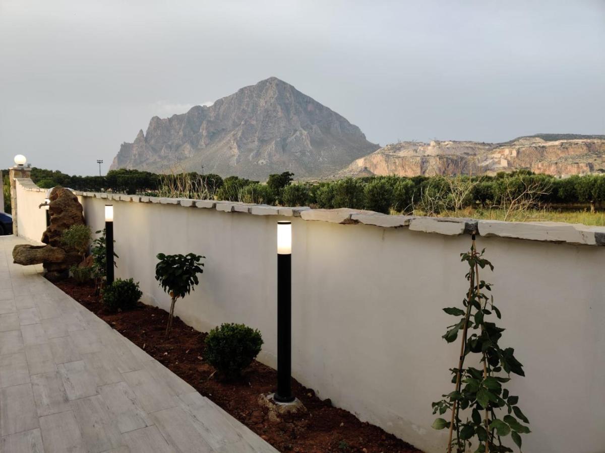 Dove Sorge Il Sole Bed and Breakfast Custonaci Exteriör bild